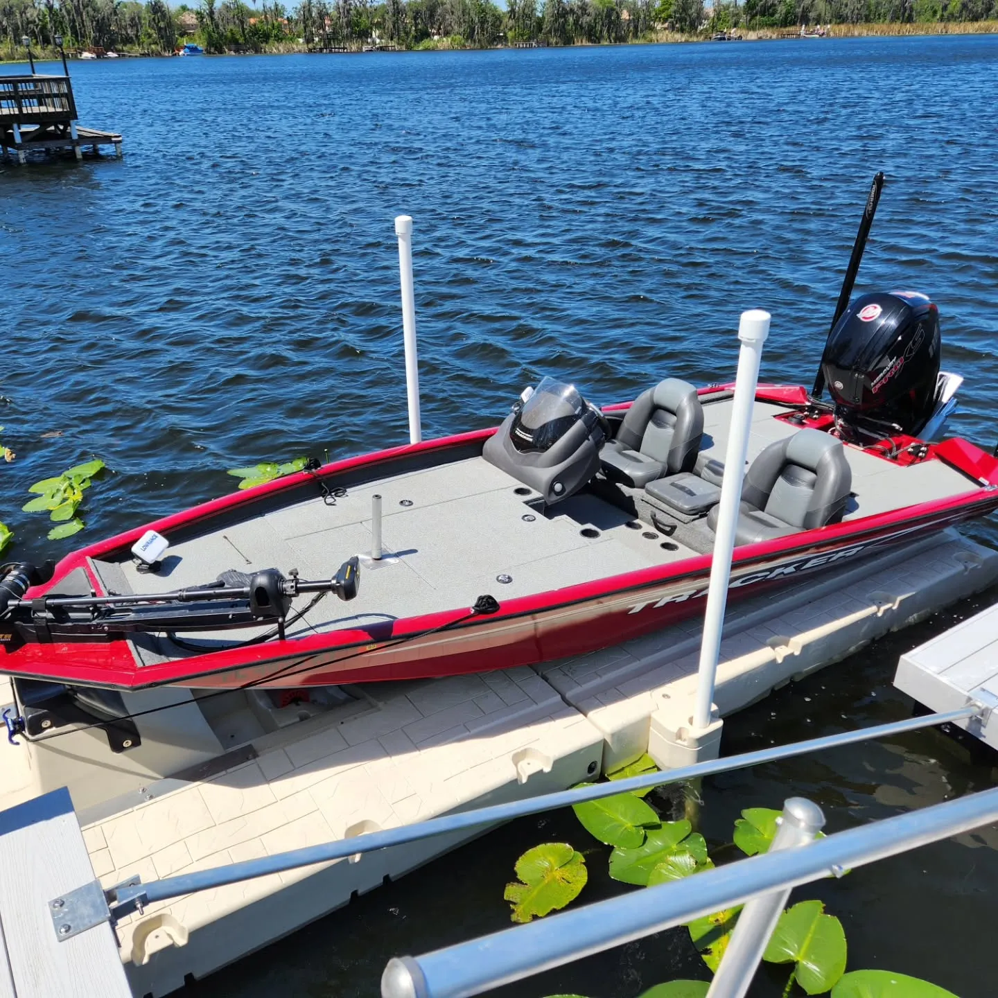 Ideal Dock Style: Boat on a floating Drive on Dock