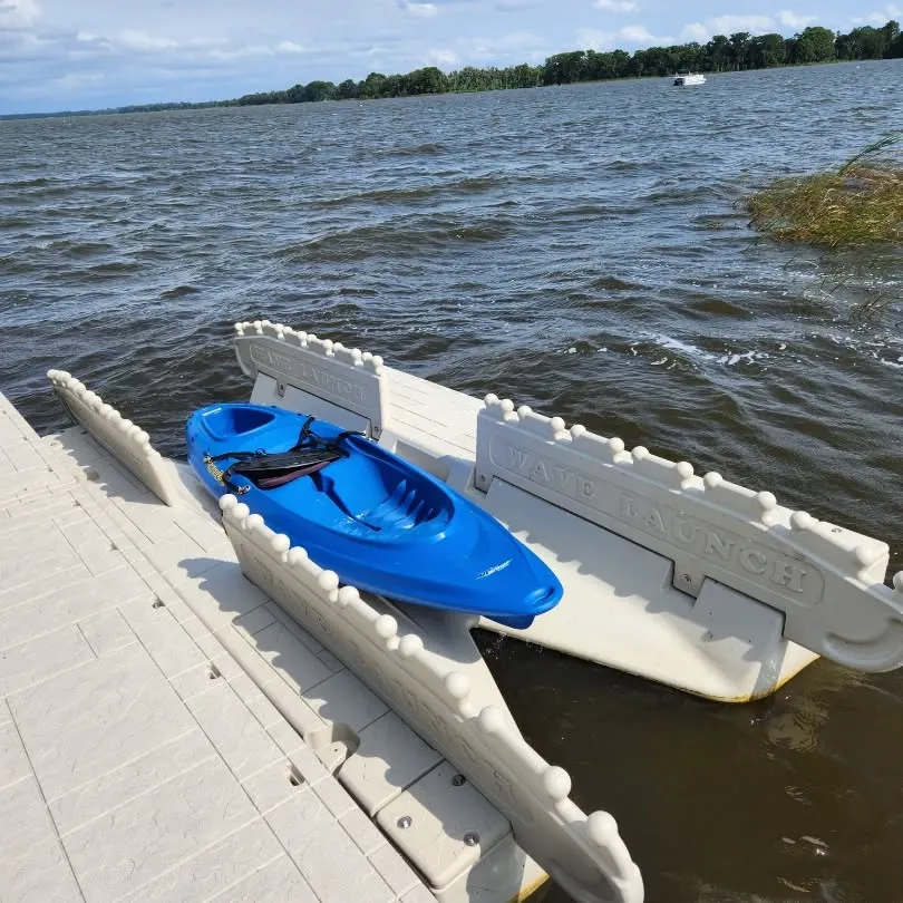 Wave Armor kayak and canoe launch dock system