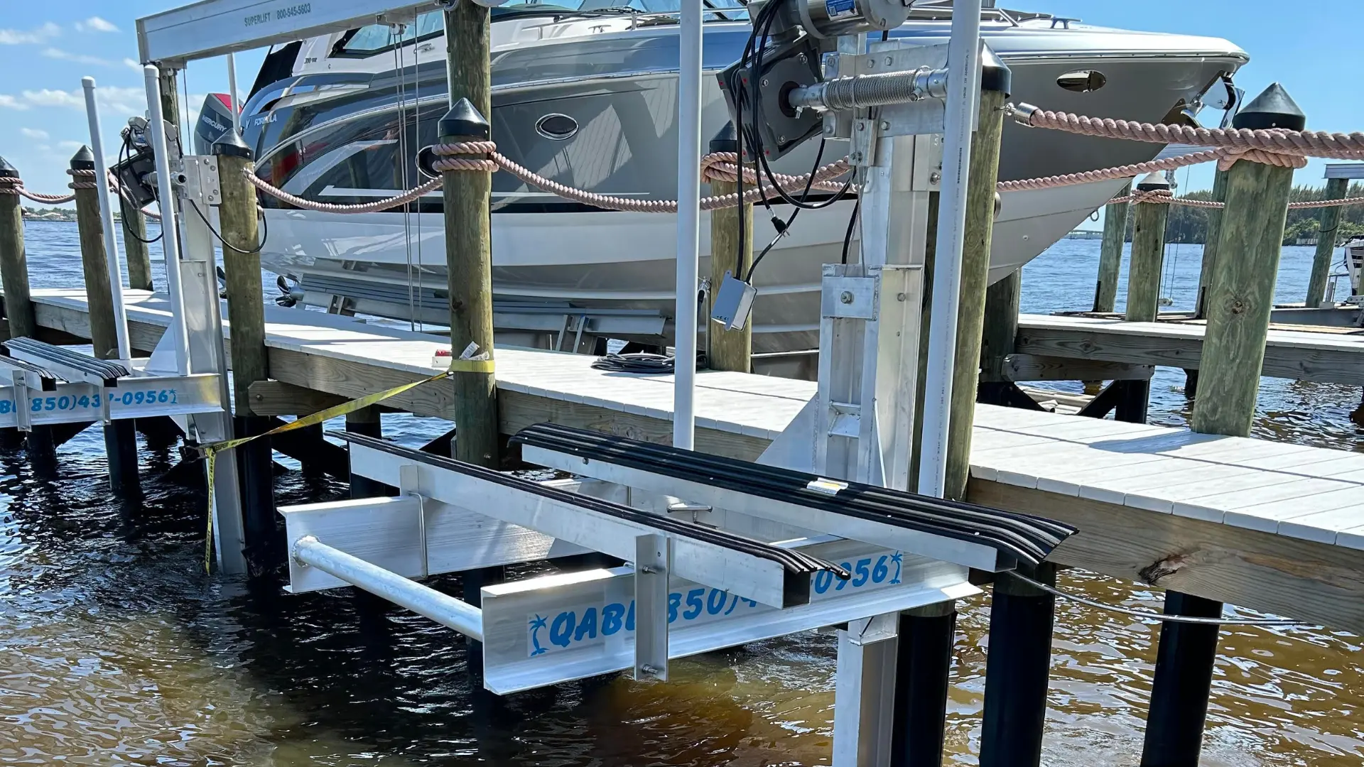 QABL aluminum lift installed beside a Florida dock