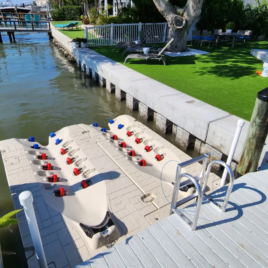Right Dock Style: wave armor Port with dock Ladder